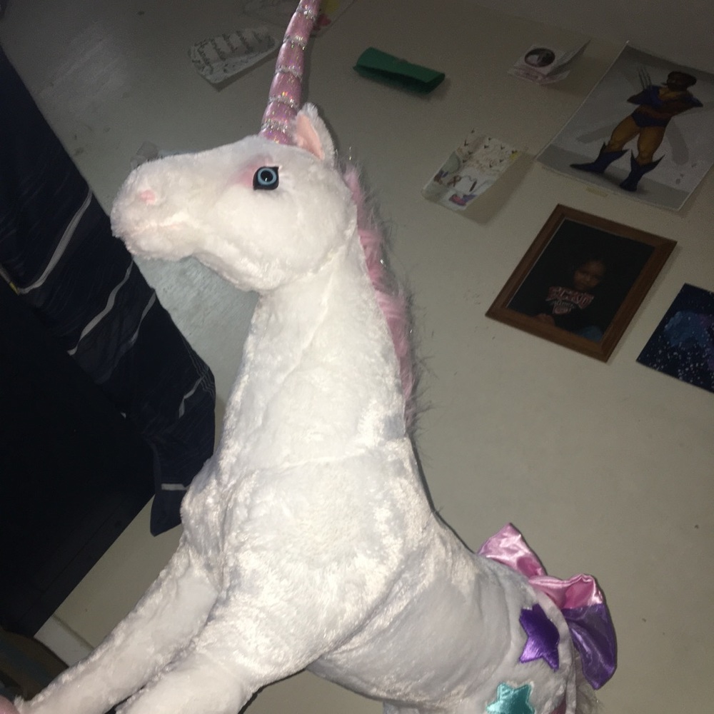 4ft Tall All white plush unicorn: Clean